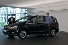 Autostadt: Erste Kunden nehmen nach Pause ihr Fahrzeug entgegen