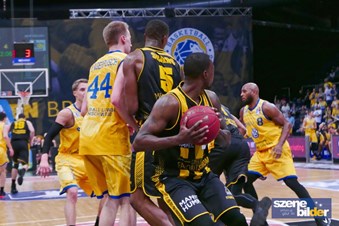 Basketball Löwen vs. MHP Riesen Ludwisgburg